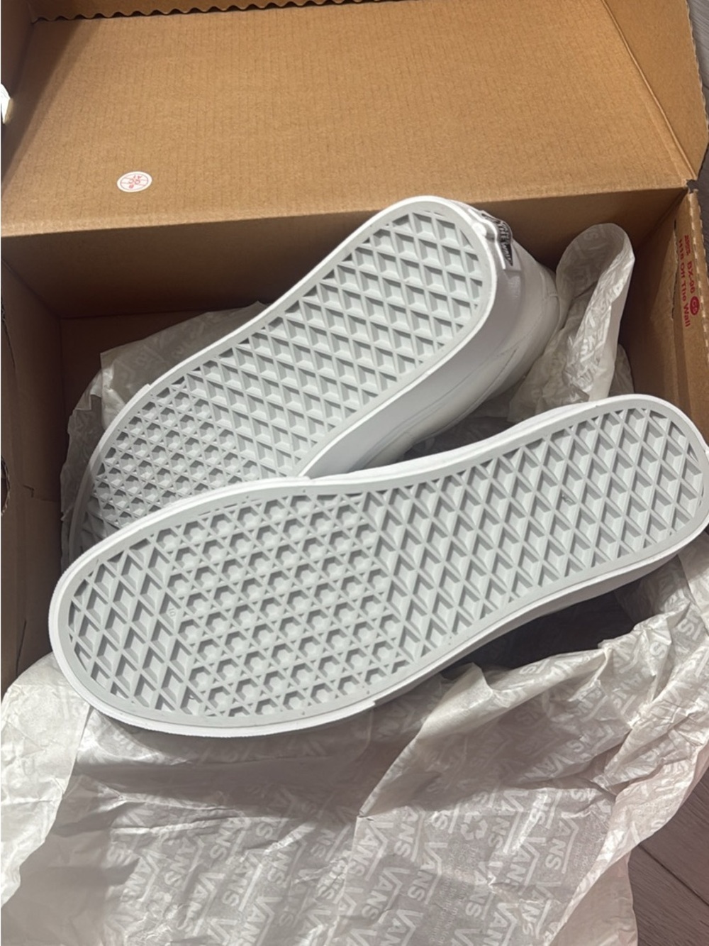 NIB Vans Sk8-Hi Shoe - Picture 2 of 6